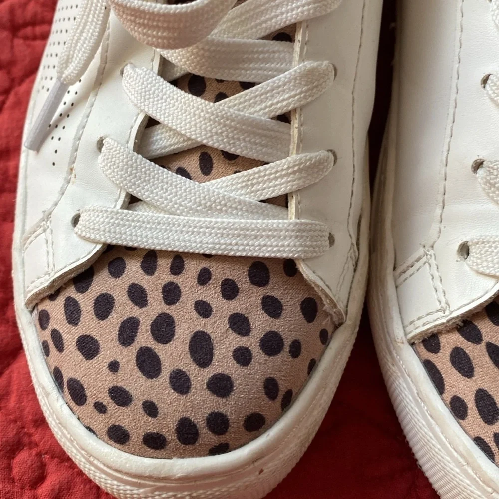 Universal Threads sneakers